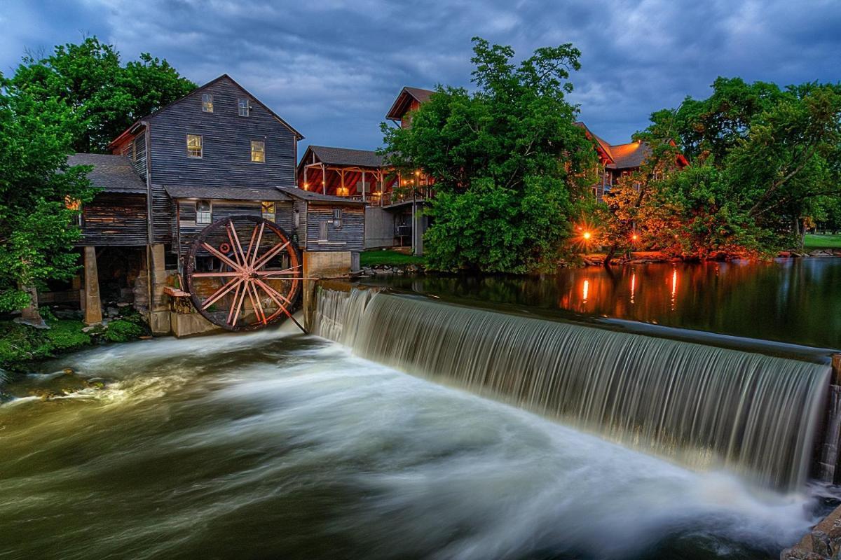 Majestic Splash- 8 Bedroom, Indoor Pool, Hot Tub, 1089 Free Tickets Each Paid Day, Dollywood Sevierville Exterior photo
