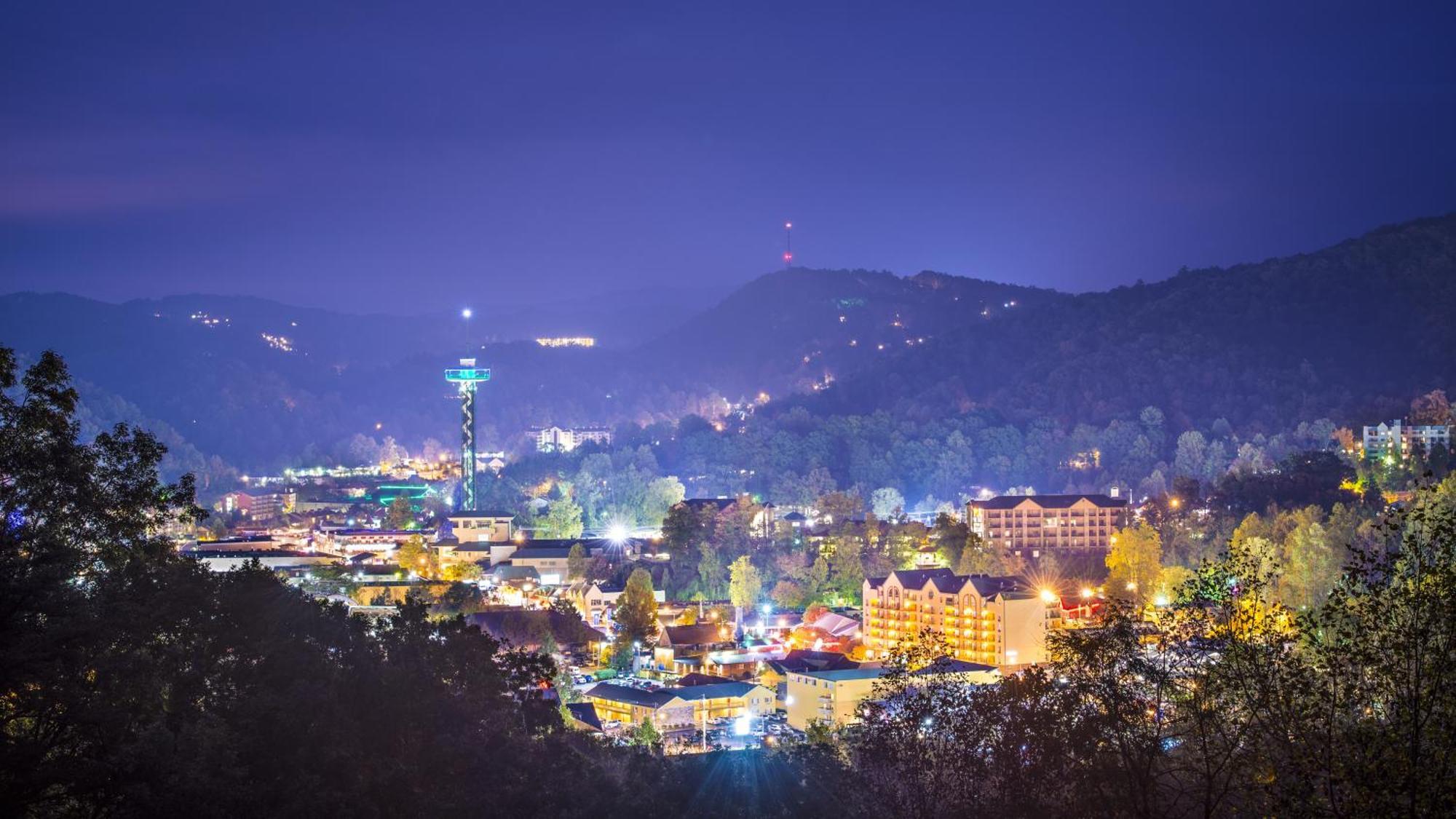 Majestic Splash- 8 Bedroom, Indoor Pool, Hot Tub, 1089 Free Tickets Each Paid Day, Dollywood Sevierville Exterior photo