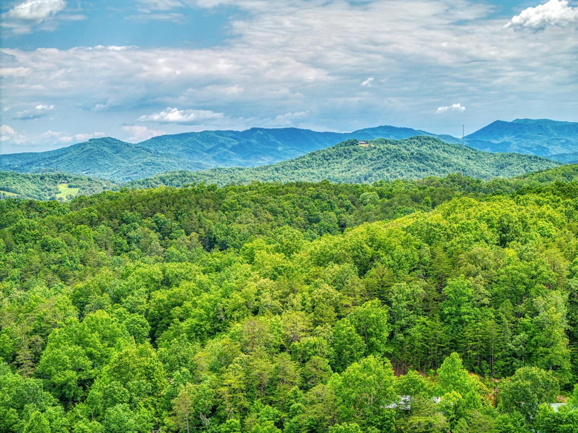Majestic Splash- 8 Bedroom, Indoor Pool, Hot Tub, 1089 Free Tickets Each Paid Day, Dollywood Sevierville Exterior photo