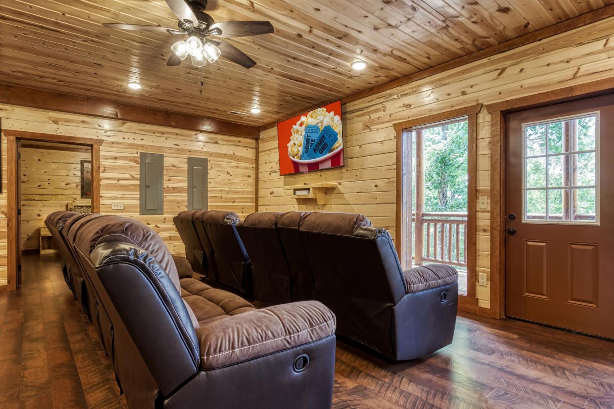 Majestic Splash- 8 Bedroom, Indoor Pool, Hot Tub, 1089 Free Tickets Each Paid Day, Dollywood Sevierville Exterior photo