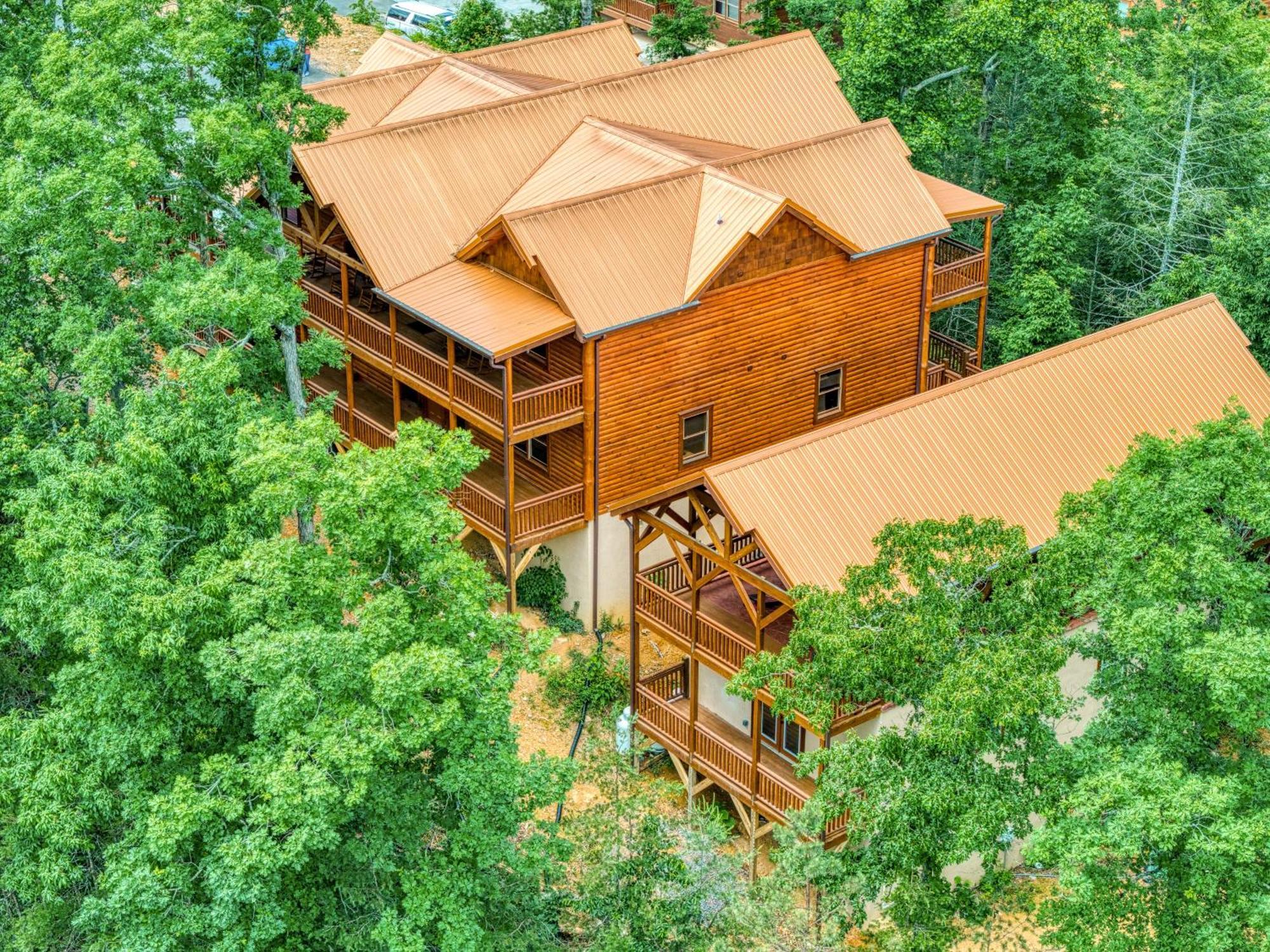 Majestic Splash- 8 Bedroom, Indoor Pool, Hot Tub, 1089 Free Tickets Each Paid Day, Dollywood Sevierville Exterior photo