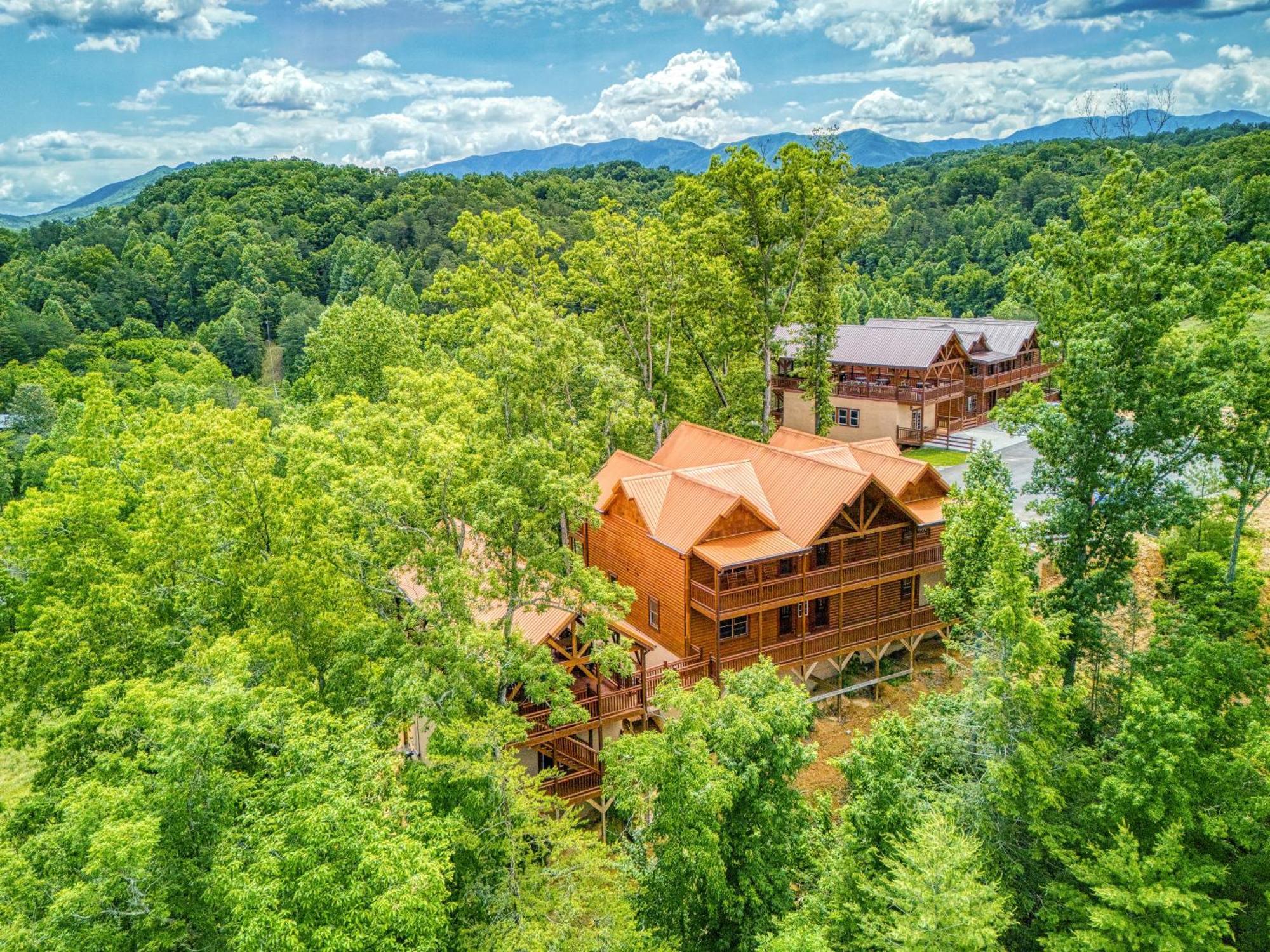 Majestic Splash- 8 Bedroom, Indoor Pool, Hot Tub, 1089 Free Tickets Each Paid Day, Dollywood Sevierville Exterior photo